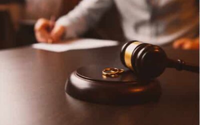 How Must Divorcing Spouses Divide Their Assets in Arizona?